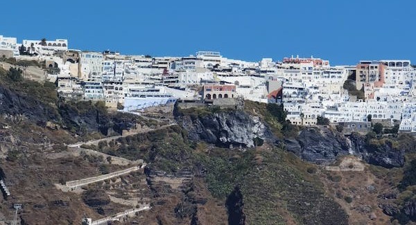 Επιμορφωτικό διαδικτυακό σεμινάριο του Εργαστηρίου Σχολικής Ψυχολογίας για τη στήριξη παιδιών/εφήβων στα νησιά των Κυκλάδων